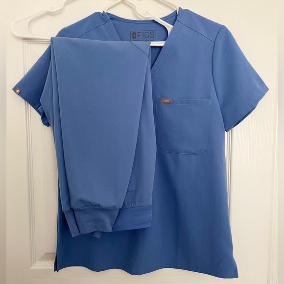 FIGS Small Catarina Top + Small Petite Zamora Jogger (Ceil Blue) - Picture 1 of 3